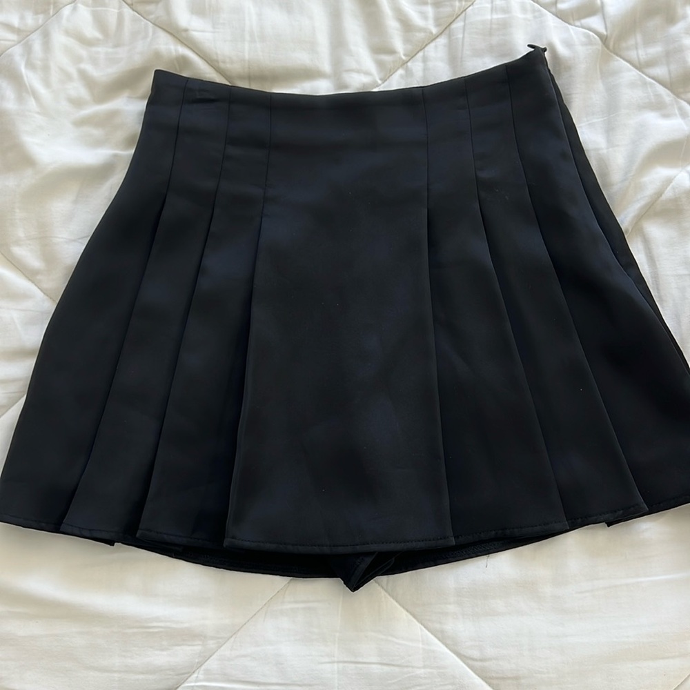 Zara women’s size XS silk black mini pleated skirt